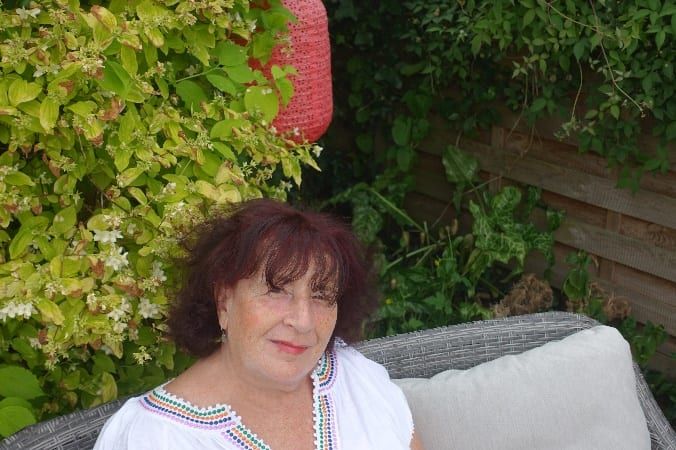 Portrait photo of Dr Susan Clompus